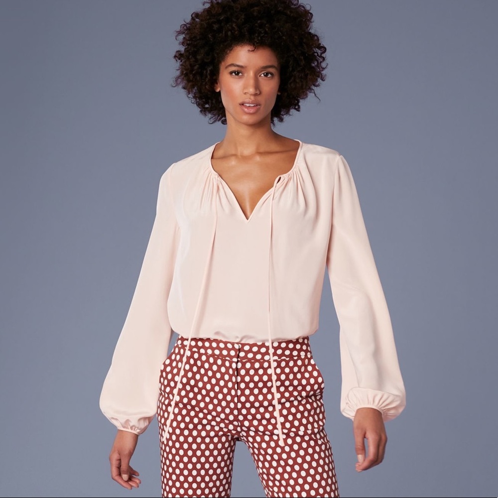NWT✨ Diane Von Furstenberg Key Hole Silk Blouse